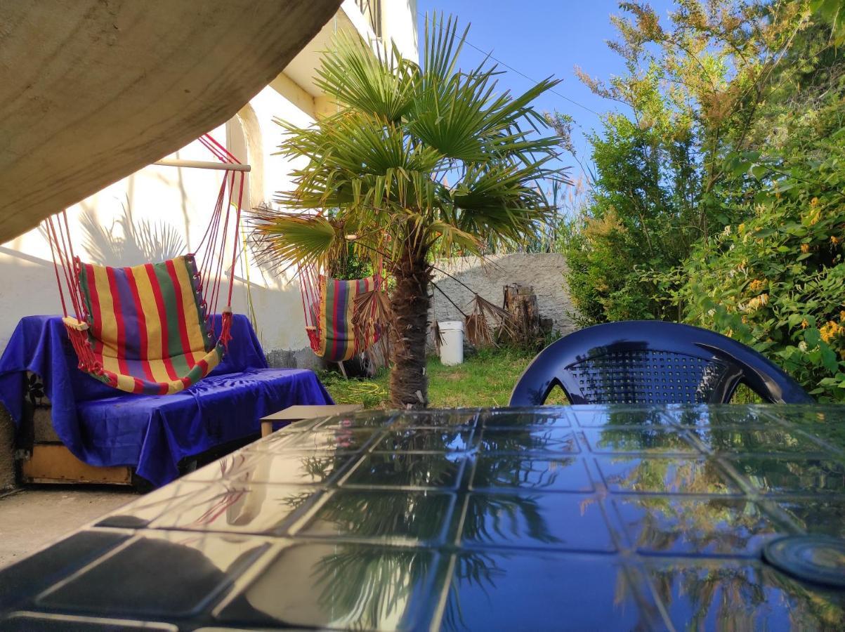 Pinegroove Hostel Vlora Exterior photo
